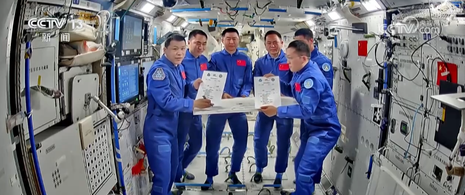 做蛋糕、烤肉排……太空大餐香喷喷世界首创“太空炉子”内藏“大