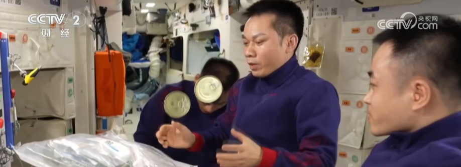 做蛋糕、烤肉排……太空大餐香喷喷世界首创“太空炉子”内藏“大乾坤”(图10) 做蛋糕、烤肉排……太空大餐香喷喷世界首创“太空炉子”内藏“大乾坤”(图10)